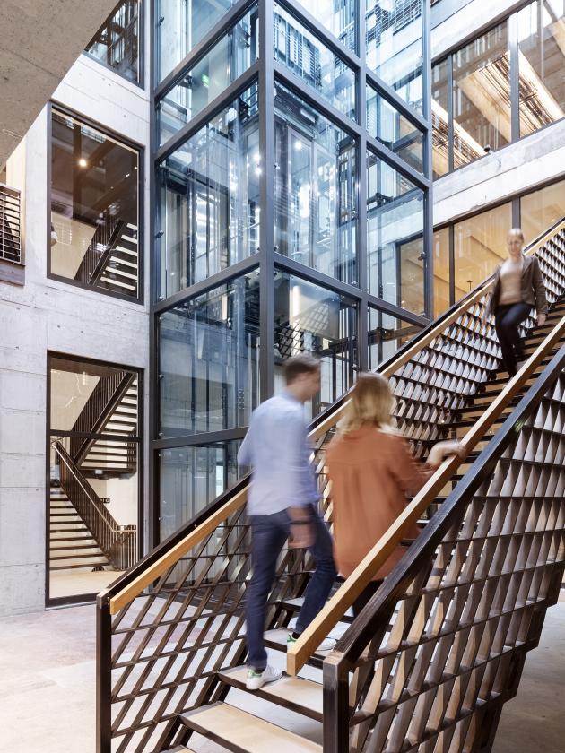 Short distances and identification with the surroundings